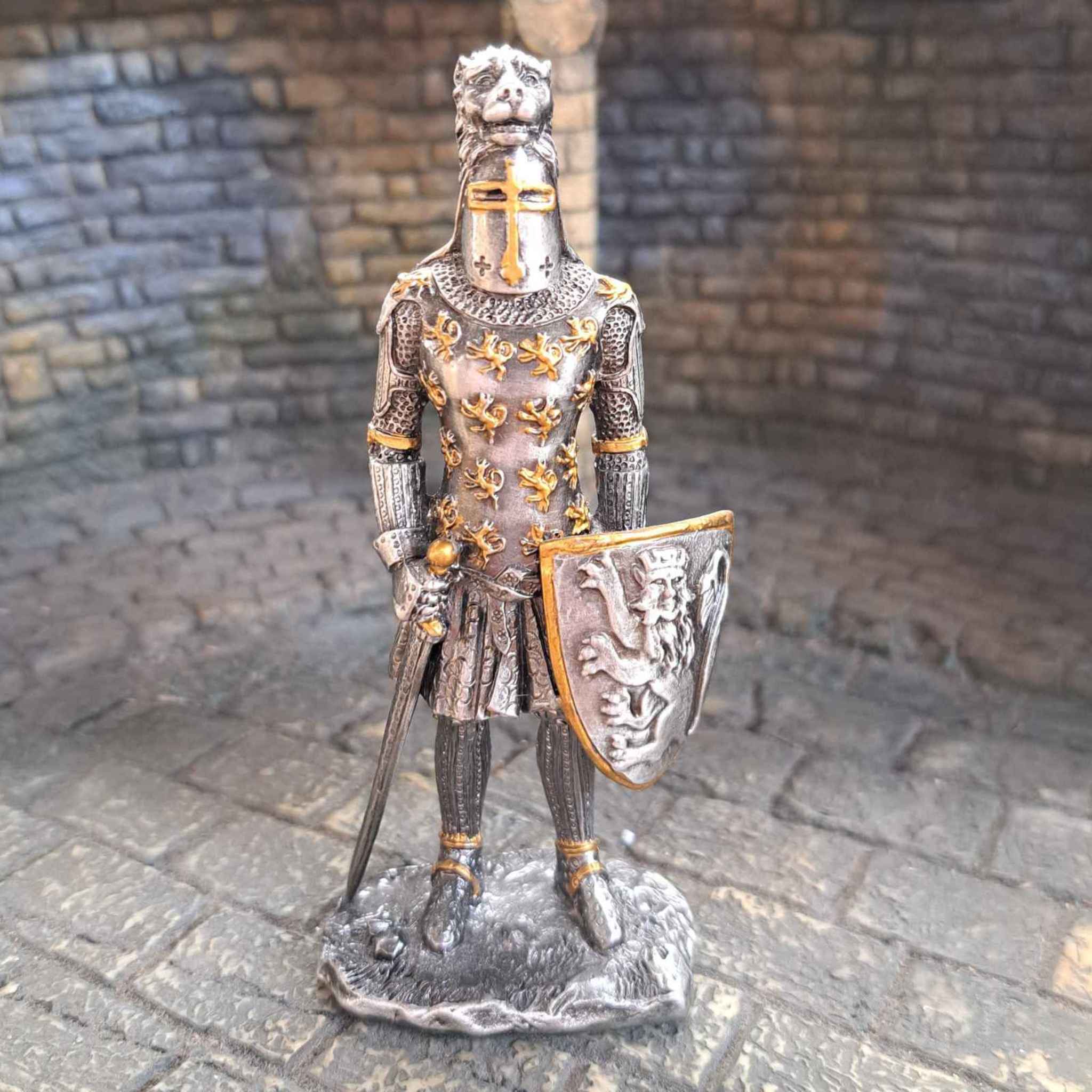 crusader motorcycle helmet with lion head Knight Lion Crested Helmet