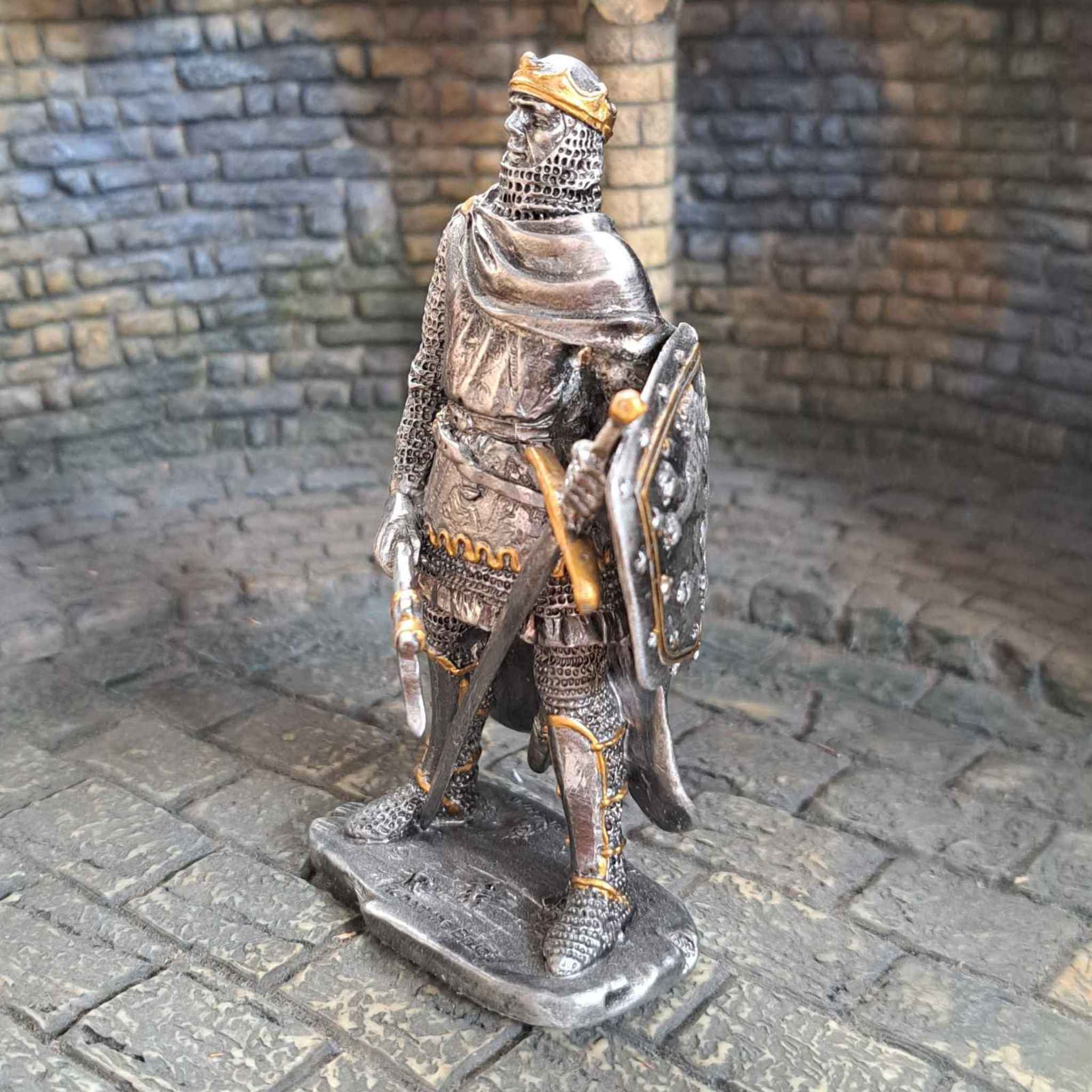 Robert the Bruce metal figurine side view